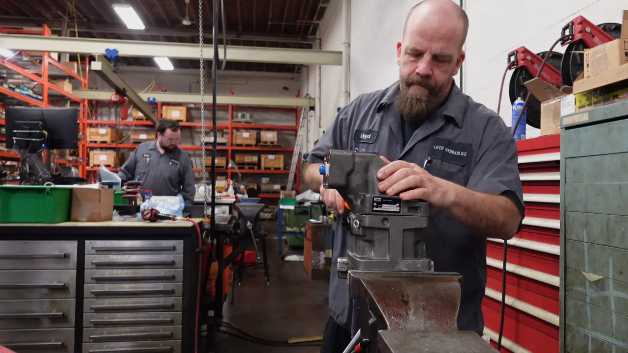 Lloyd, Hydraulic Mechanic of 20+ years working on a Parker Bent-Axis Pump.